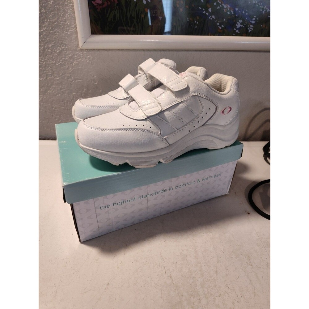Apex Women's White Hook Loop Walker Model# V952WWX075  Size 7.5  Wide NEW